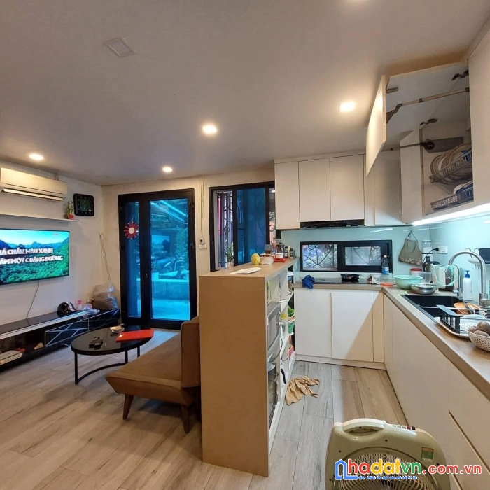 Bán căn hộ tập thể tầng 1 thành công 80m2 - 4 phòng ngủ đầy đủ tiện ích kết hợp kinh doanh - 3 tỷ