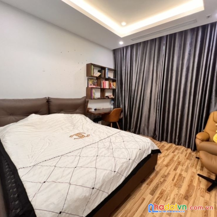Nhà đẹp phố hồng tiến, dt 45mx 4t, mt 4.5m, ô tô, kinh doanh, ở ngay. hơn 6 tỷ.
