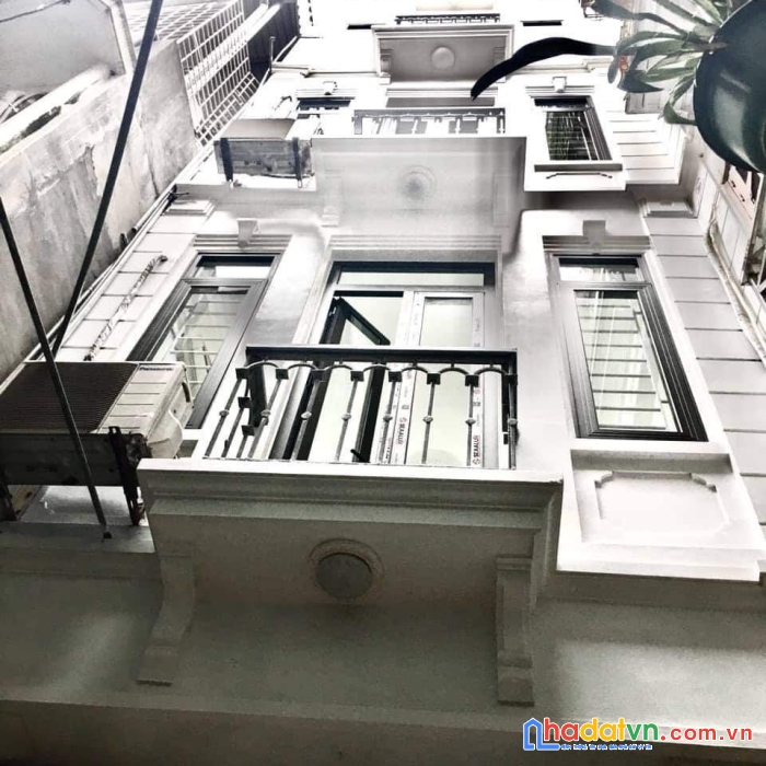 Nhà đẹp ngõ huy văn,tôn đức thắng, 32m2, 5 tầng, mặt tiền nhỉnh 3m, giá 3 tỷ rưỡi, ở sướng.