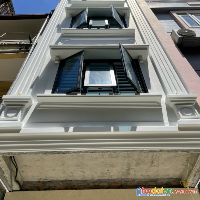 Bán 10 tỷ nhà đẹp mặt phố đàm quang trung 70m, ô tô vào nhà, thang máy lh: 0982032206