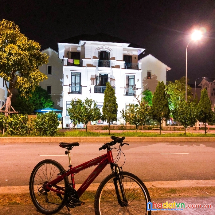 Bán căn biệt thự view cực đẹp giá tốt dt 240 m2