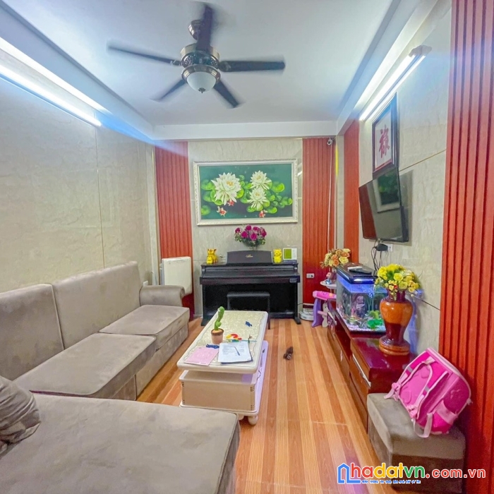 Bán nhà phạm văn đồng ngõ to ô tô tải tránh nhau, dt:36m2, giá chỉ 4,xx tỷ.