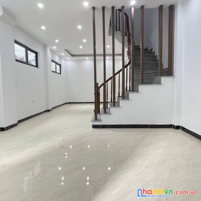 Bán nhà đẹp xuân thủy. 40m 5 tầng mặt tiền 4m. gần đường ô tô. sổ vuông đẹp. giá: 5.2 tỷ.