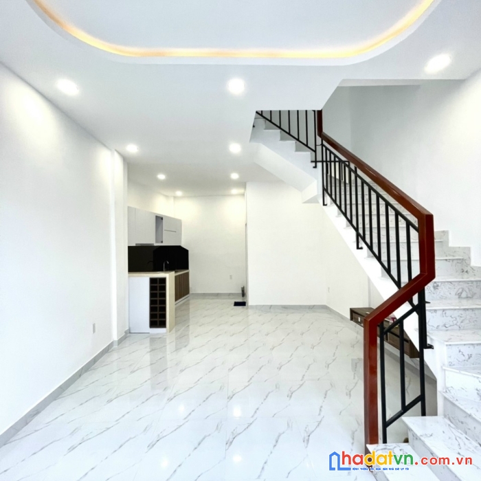 Nhà bán nở hông hẻm 314 âu dương lân thông p3q8. giá 4,2 tỷ bớt ít lộc