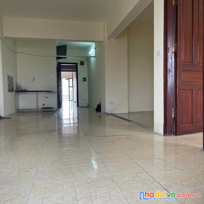 Chủ cần bán gấp chung cư hoàng quốc việt-83 m2- 2 ngủ- tầng trung- an sinh đỉnh