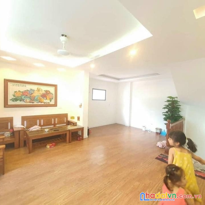 Nguyễn văn cừ- ô tô - lô góc - giá đầu tư - gần phố - 50m2, 4 tầng, mt 4m2, 3,2 tỷ.