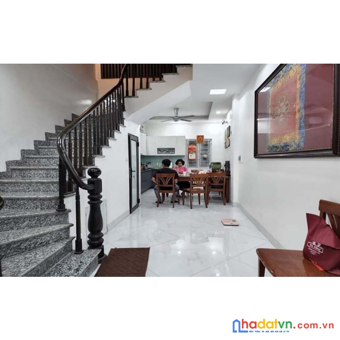 Muốn bán nhà đẹp đầu ngõ tt q. đống đa,42mx5t,2 thoáng,để ở cực sướng,giá nhỉnh 100tr/m
