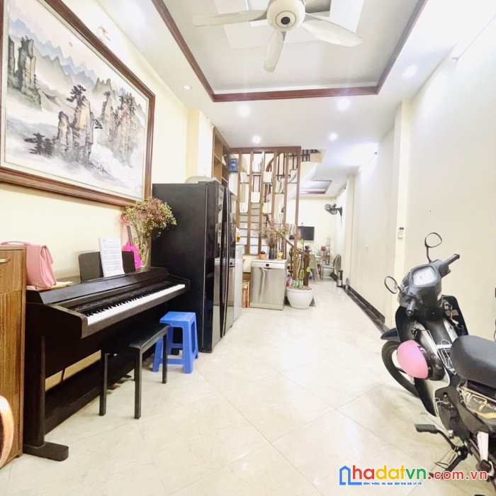 Bán nhà phố hồng mai, nhà đẹp ở luôn, ngõ rộng , 20m ô tô tránh, 40m, 5 tầng, giá 5.5 tỷ