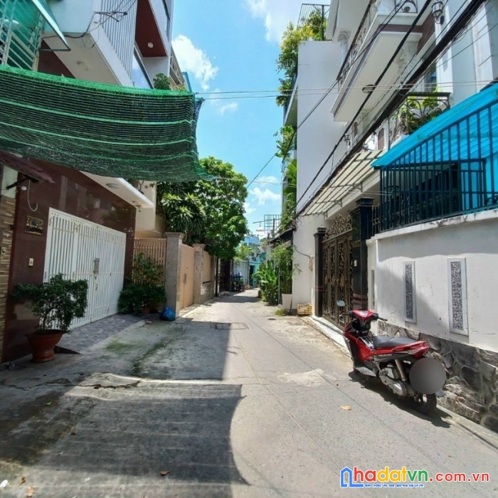 Hẻm xe hơi phạm văn đồng - p.3 gò vấp -ngay cạnh chung cư sunny plaza .