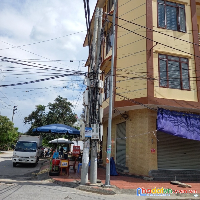 Cho thuê căn 4 tầng ở chợ chiều thị trấn hồ, thuận thành, bắc ninh. giá chỉ 1x triệu/tháng