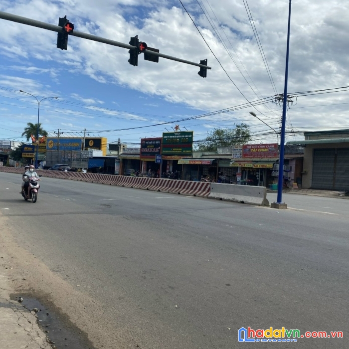 Cần bán đất cặp sát quốc lộ 13 đối diện chợ bình dương.
diện tích : 70 đến 150m2.
giá 680 đến 1