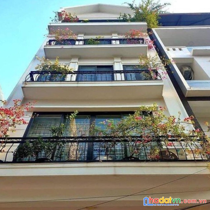 Nhà văn cao, liễu giai 40m2 5t hơn 4 tỷ mới đẹp, ở ngay 0912288365.