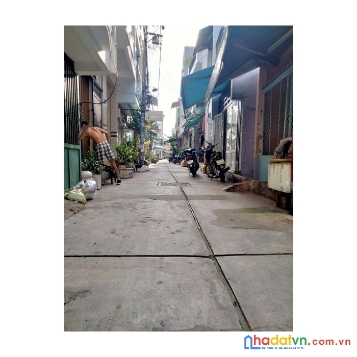 Nhà chủ ở lâu đời  lê dình cẩn - hẻm 4 m- dân trí ổn định sổ vay ngân hàng thoải mái.