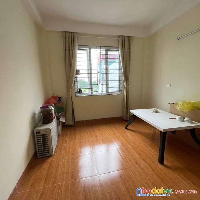 Bán nhà triều khúc thanh trì dt 35m2 x 4 tầng, gần các trường đại học, kinh doanh mọi mặt hàng.