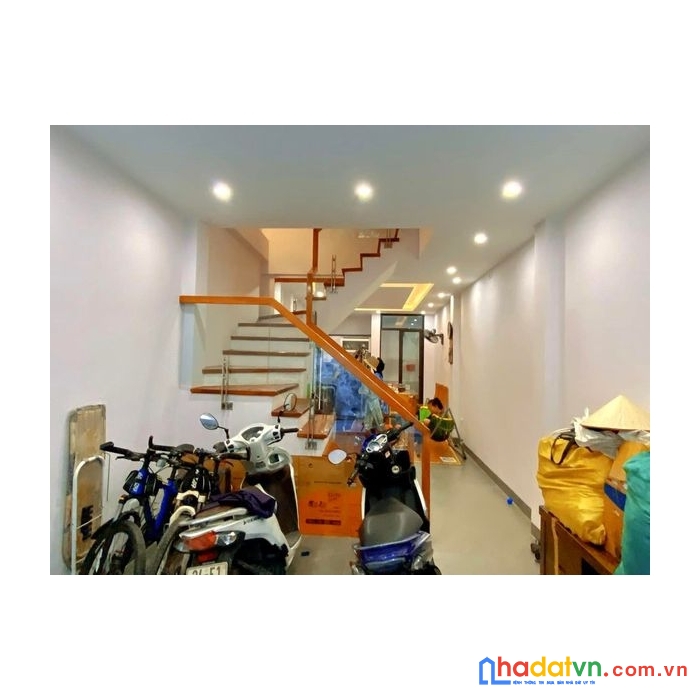 Cần bán gấp nhà ở hoàng quốc việt. 4 tầng x 53m2 giá nhỉnh 5 tỷ.