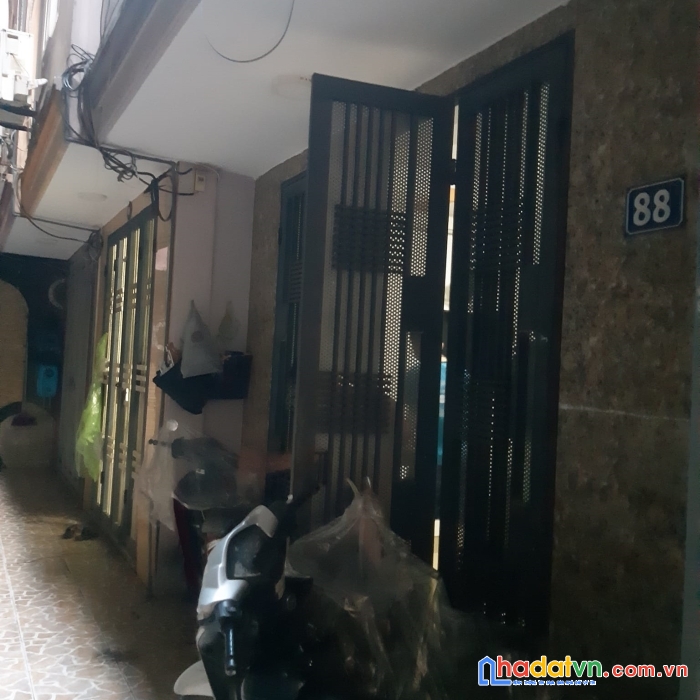 Bán nhà kim ngưu, hai bà trưng, 35m2 x 5 tầng, mt 4,6m, dân xây, có sân, chỉ 3,7 tỷ