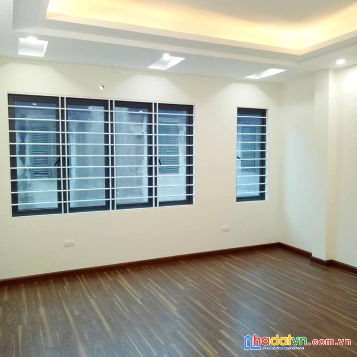 Bán gấp nhà công viên hoàng văn thụ,25m2, btct, 3 tầng, giá 3,5 tỷ