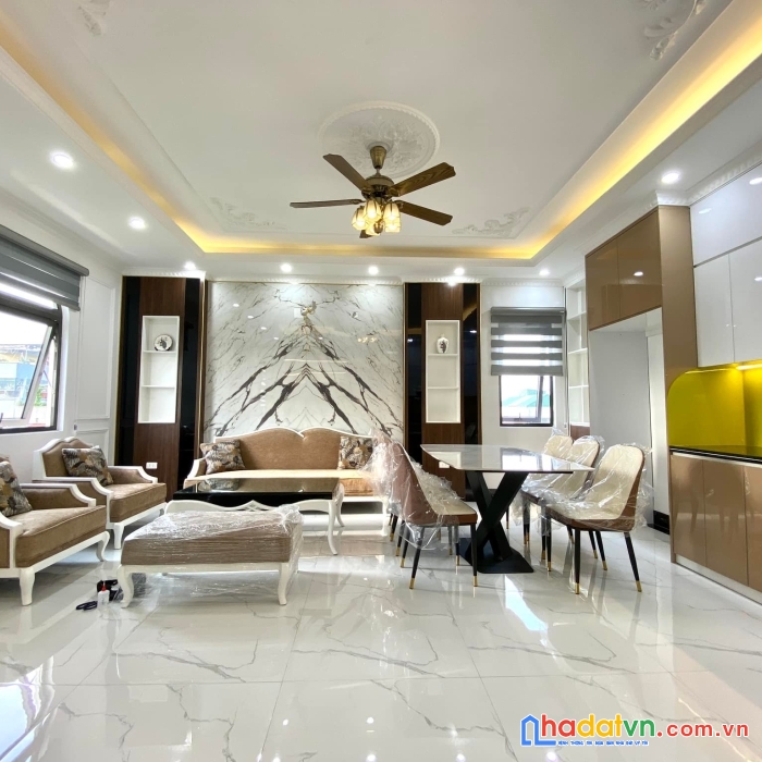 Bán nhà mặt phố ngọc thụy 95m, mt5, 11 tỷ, ô tô tránh- kinh doanh siêu vip