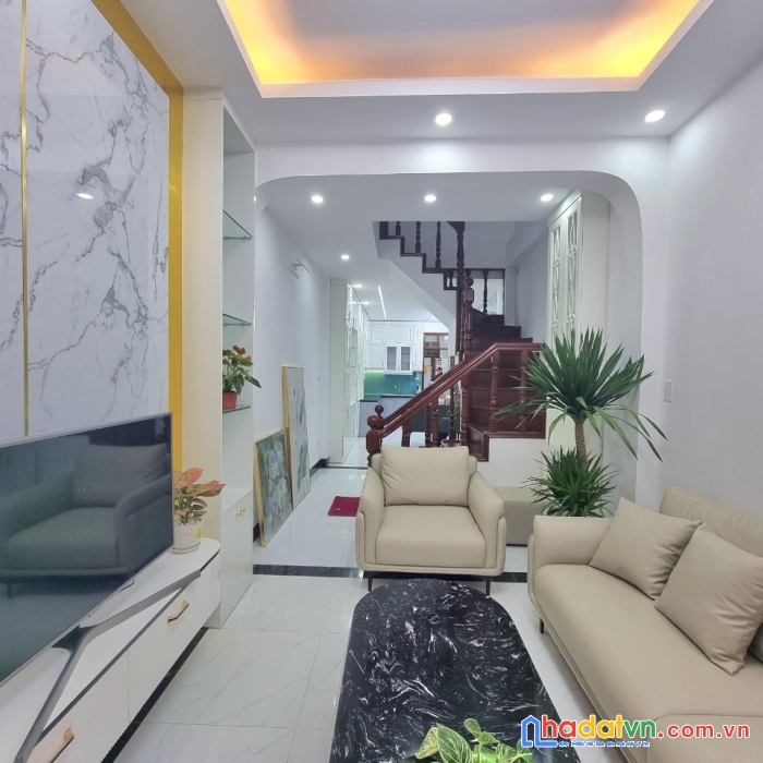Bán nhà phố khương trung: 43m2, 5 tầng, 4 ngủ, mt 4m, ngõ 3 gác đua, 30m ra mặt phố. phân lô riêng.