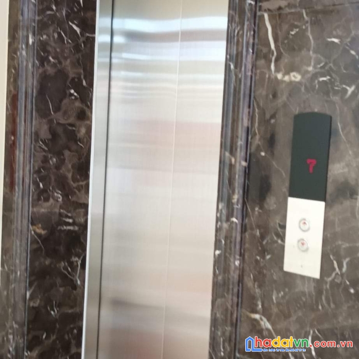 Tôi cần bán tòa nhà 7 tàng thang máy vỉa hè 2 bên kinh doanh 80m2 chỉ 11ty. 0589593999
