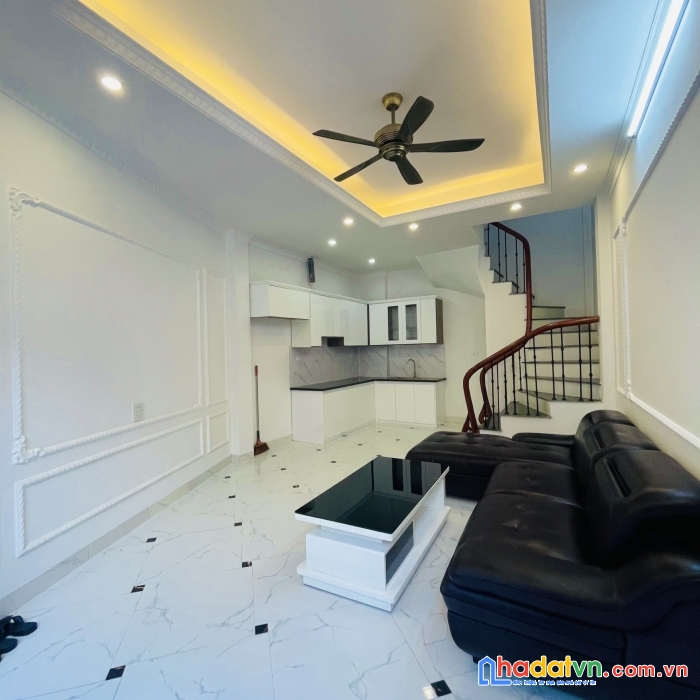 Nhà mới còn thơm mùi sơn ngõ 74 thượng thanh, long biên, hà nội. 30m. 5 tầng. giá f0