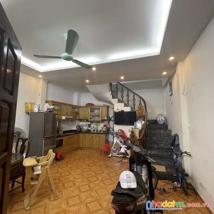 Bán nhà hoàng hoa thám 35m2 5 tầng mặt tiền 4.8m 4.5 tỷ