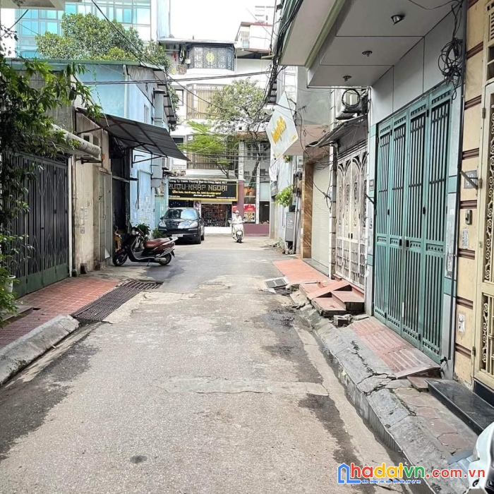 Bán nhà phố trần quốc hoàn 45m²xây 5 tầng, mặt tiền 4.5m giá chào 10.8 tỷ, phân lô - oto tránh