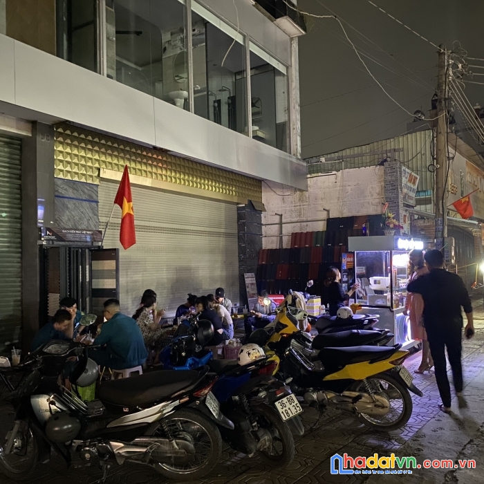 Cần sang lại quán ăn vặt vỉa hè tại 355 nguyễn an ninh dĩ an