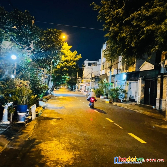 Bán nhà mặt tiền lê lâm - tân phú, dt 4.1 x 20, 3 tầng, 4 pn giá 9.7 tỷ.