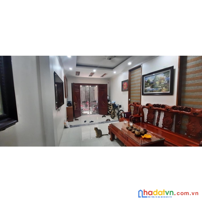 Bán nhà bắc cầu long biên . dt 60 m. 4 tầng . mt 4 m. giá 3.65 tỷ.