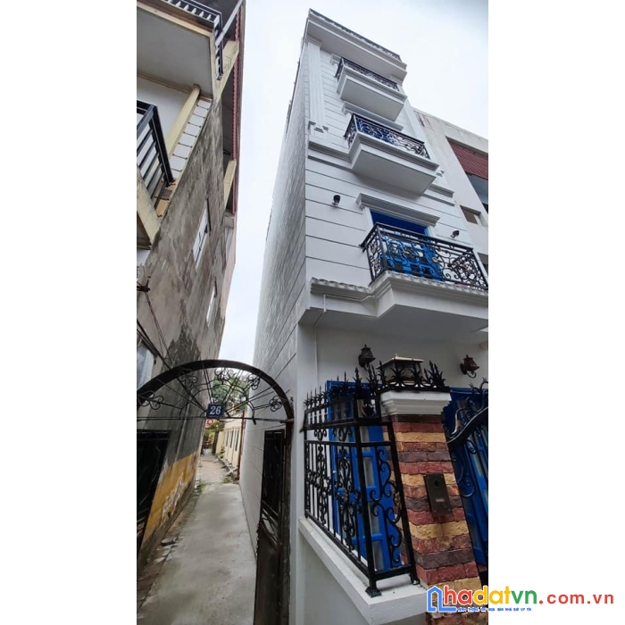 Bán nhà đàm quang trung, long biên 35m2 nhỉnh 3 tỷ, ngõ thông, ô tô vào nhà, lô góc, gần aeon