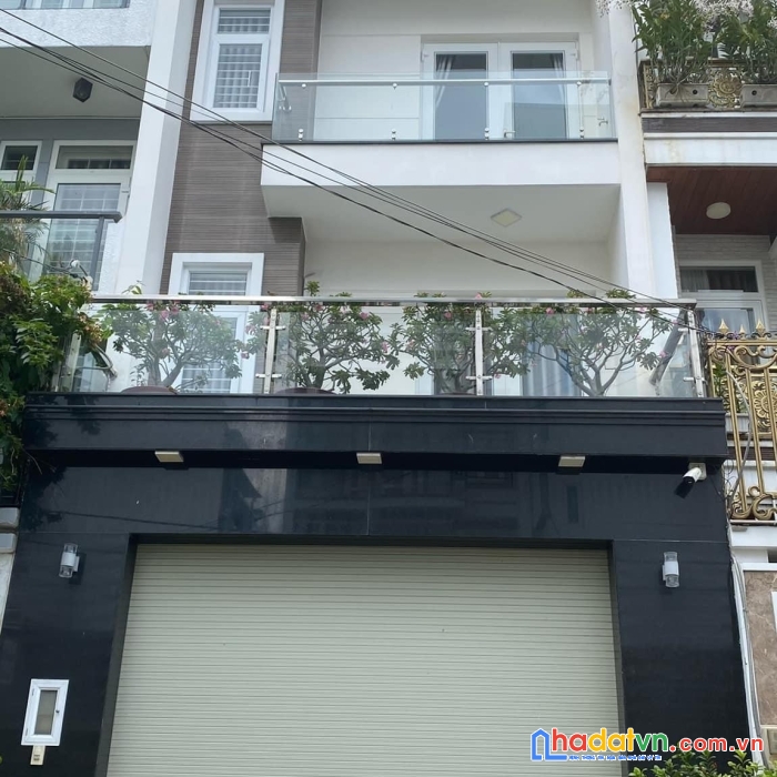 Nhà mặt tiền vị trí đẹp kinh doanh tuyệt vời