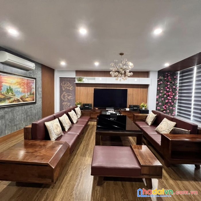 10,5 tỷ siêu hiếm mặt phố, bán nhà ngọc thụy 92m, mt5,4 thang máy, tặng 100% nội thất xịn xò