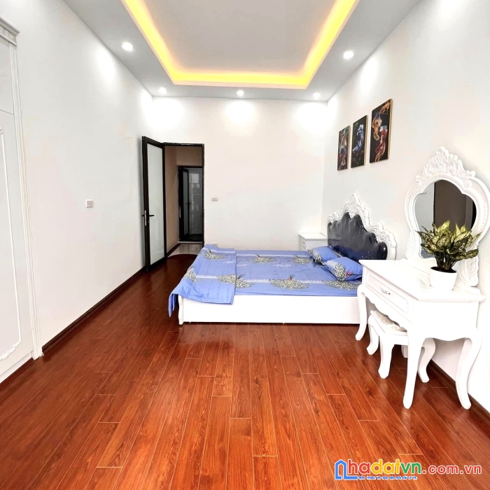 Bán nhà phố minh khai: 43m2, 5 tầng, 4 ngủ, mt 4.3m, 5m ra mặt phố minh khai, lô góc 3 thoáng