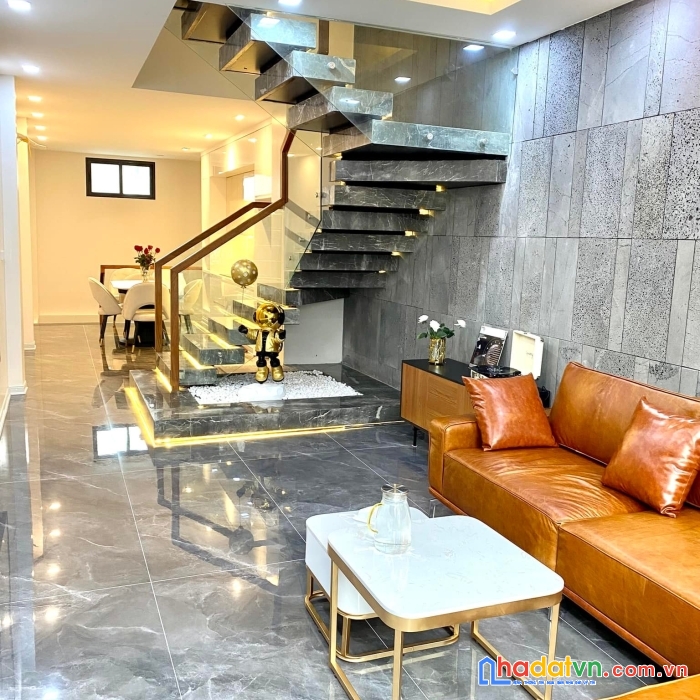 Bán nhà ngọc thụy,nhà lung linh, yên tĩnh, hàng  xóm thân thiện, 39m, 5 tầng, 3.45 tỷ.