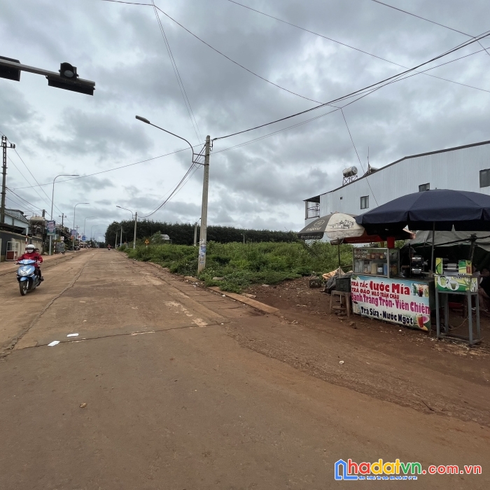 Đất - giá tốt _ ven trung tâm buôn hồ, dak lak 
- sát trung tâm hành chính mới