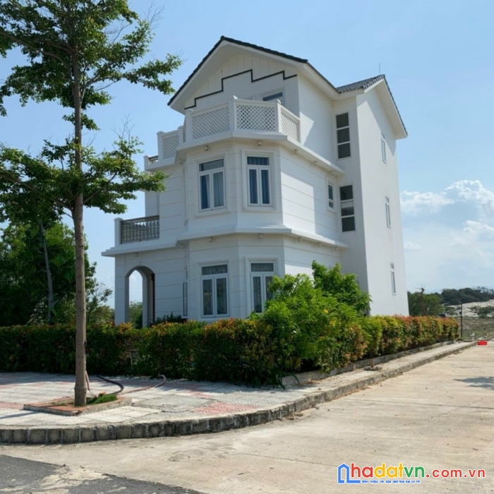 Cần tiền, bán gấp 02 căn biệt thự đơn lập bờ biển cam ranh, khánh hòa. giá cực mềm chưa đến 30