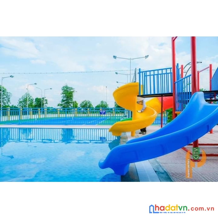 Bán nhà mặt đường ngô miễn kđt kim hoa mê linh hà nội.