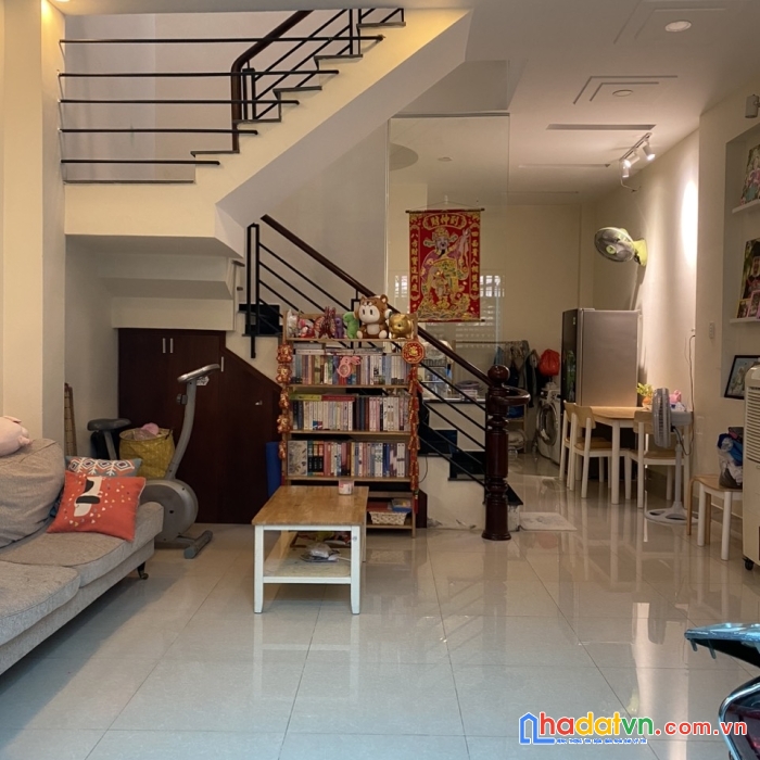 Chính chủ cần bán gấp căn nhà đẹp ở liền tại quận 11, tp hcm