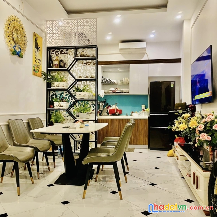 Nhà đẹp mặt ngõ lương sử c đống đa 35m 5 tầng mặt tiền 3.5m chỉ 4.6 tỷ