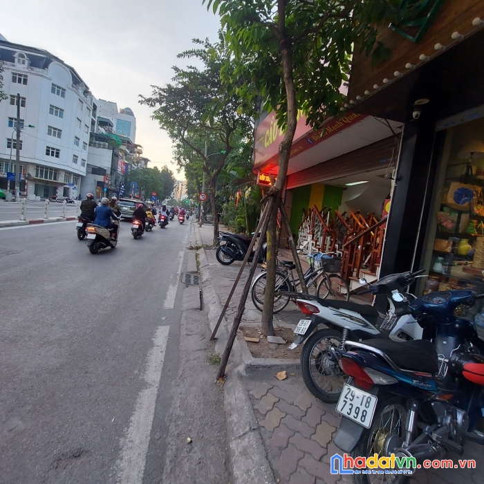 Bán nhà mặt phố cát linh- đđ, dt35m2 x 6t,mt6m, giá 17 tỷ.sđcc ( hàng hiếm)