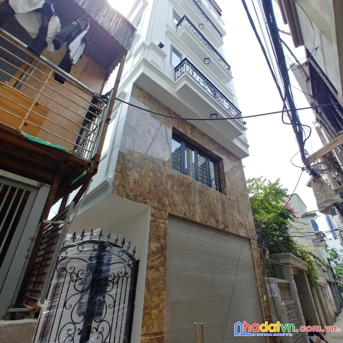 Chủ không sửu dụng nên bán nhà lô góc 2 thoáng ngọc thụy long biên 268