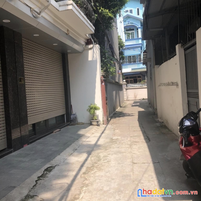 Bán nhà bồ đề - long biên. dt: 30m2 x 5 tầng, mt: 3.5m2. giá: 3.3 tỷ