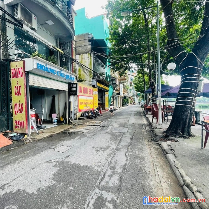 Bán gấp nhà hoàng cầu dt 120m chỉ 11.5 tỷ ngỗ thông ô tô 7 chỗ đỗ cổng sát hồ hoàng cầu
