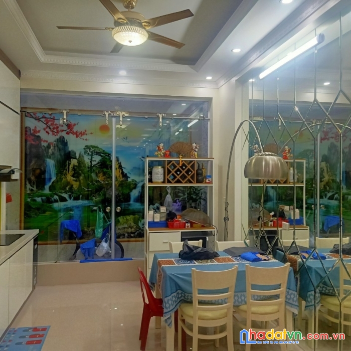 Giảm sốc 1.2 tỷ bán nhà bồ đề 50mx6t thông hồng tiến chỉ 10m