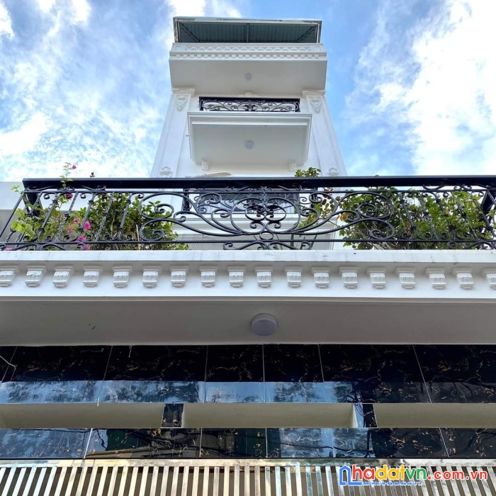 Bán gấp nhà ngọc lâm, long biên - 55 m2 x 4t - 5.4 tỷ - nhà trung tâm, đẹp, đủ đồ - 0975892929