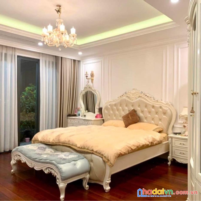 Biệt thự lạc long quân tây hồ. lô góc. gần hồ tây. dt 200m. giá 17 tỷ. lh 0977717488