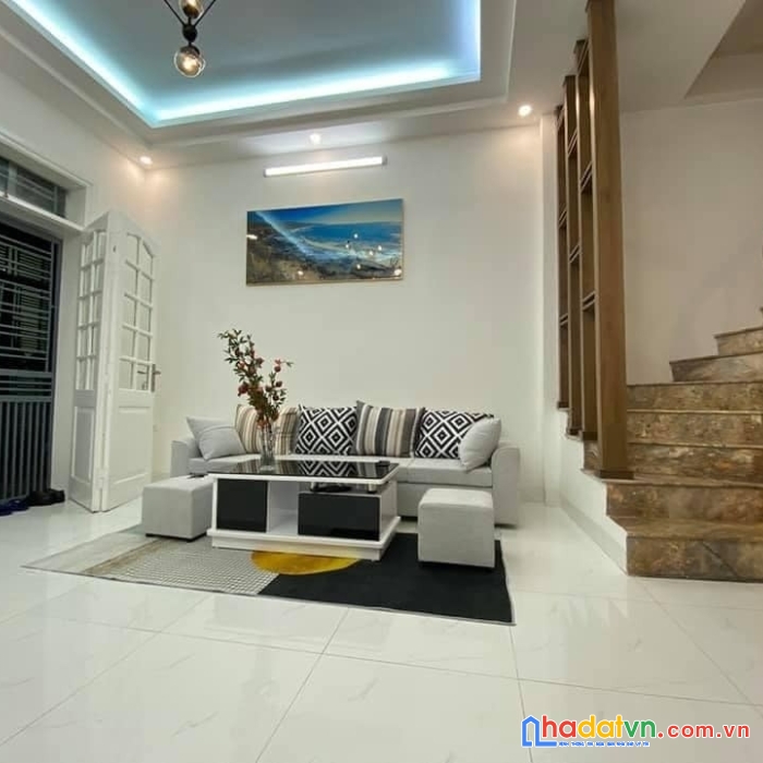 Bán nhà đẹp-trung tâm ba đình-gần phố-ba gác đỗ-sân để xe-40m2 chỉ 3,35tỷ 

