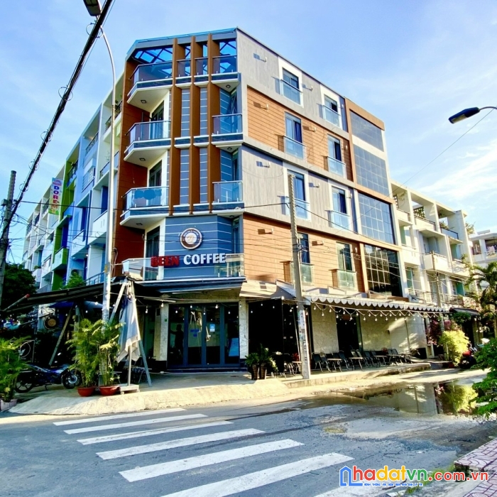 Nhà mới 5 tầng mtkd chdv lô góc  nội thất vip tn 3000 usd/ tháng