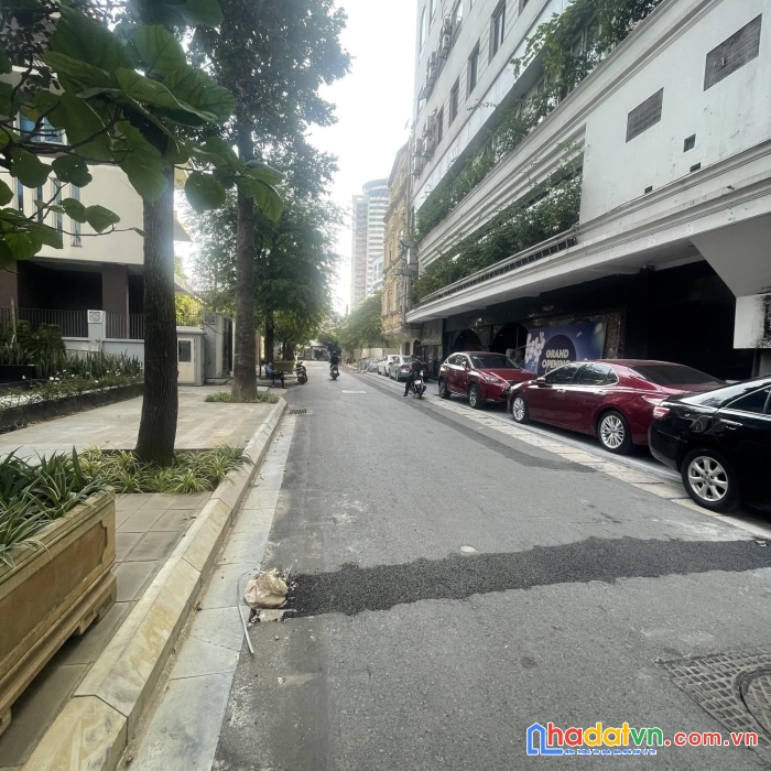 Bán nhà mặt phố nguyễn văn trỗi, thanh xuân, 85m, 5 tầng, mặt tiền 5.5m, giá 21 tỷ.